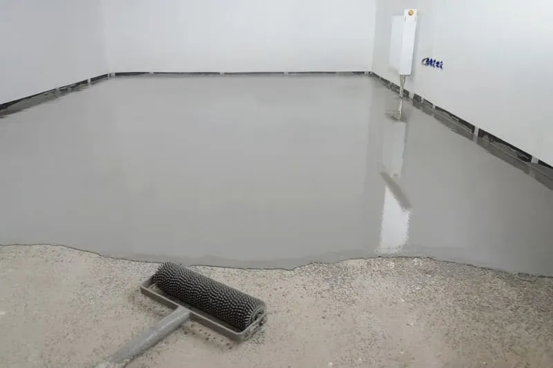 Ile zaprawy na m2 posadzki? Oblicz koszty i uniknij strat materiałowych