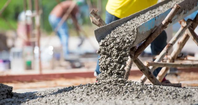 Ile m² pokryje 1 kubik betonu? Obliczenia dla różnych grubości