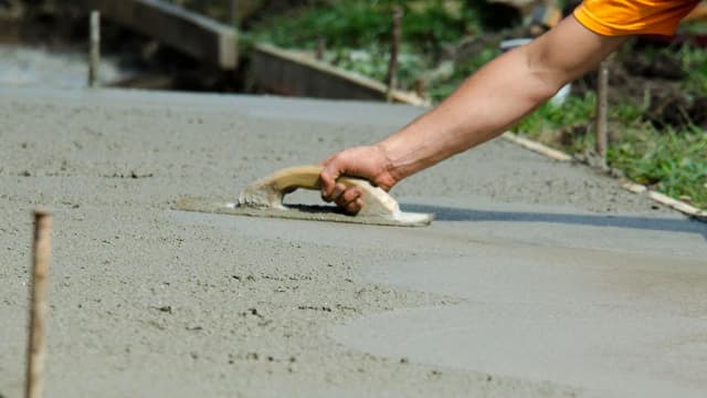 Ile schnie beton B20? Poznaj kluczowe informacje o utwardzaniu