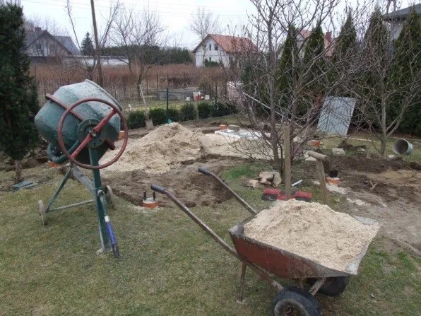 Jaka betoniarka na worek cementu - wybierz najlepszą dla siebie