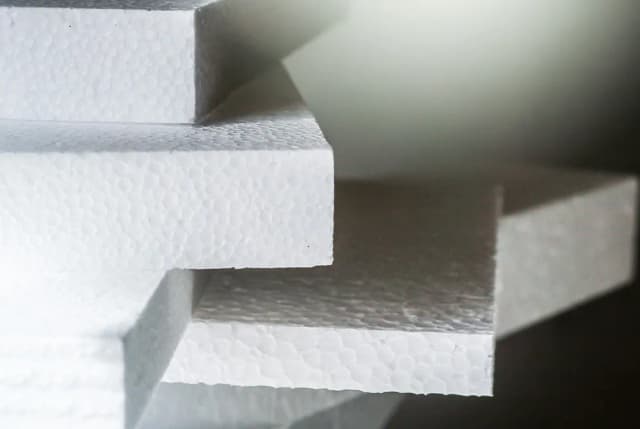 Ile cm wylewki na styropian? Odpowiednia grubość dla każdego przypadku