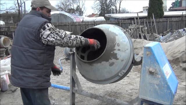 Jak prawidłowo rozrobić biały cement, aby uniknąć błędów?