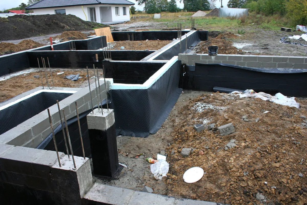 Jak zrobić fundament pod pompę ciepła - krok po kroku do sukcesu