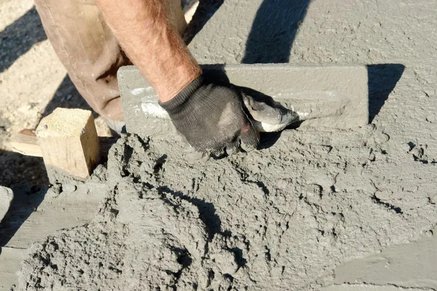 Z czego powstaje cement? Odkryj surowce i proces produkcji